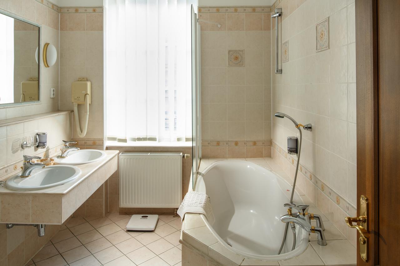 Lazensky Hotel Moskevsky Dvur Karlovy Vary Dış mekan fotoğraf